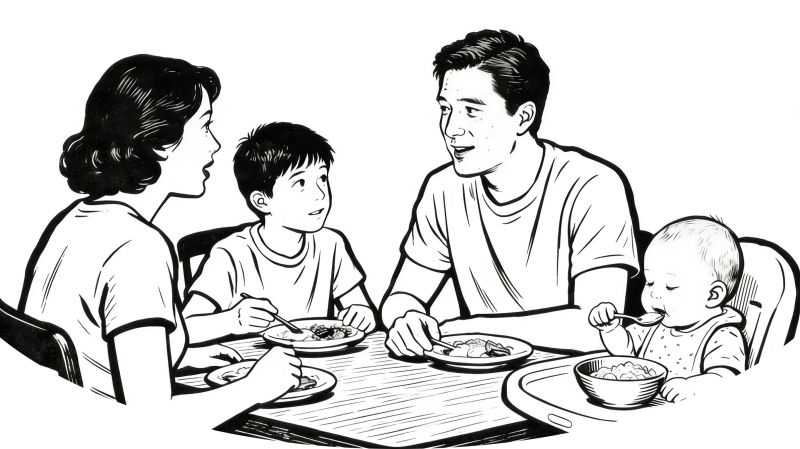 用餐时交谈的家庭